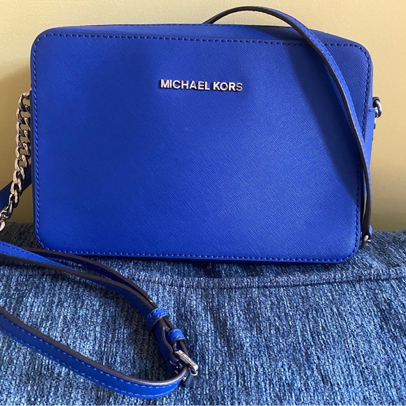 Michael Kors Handbags - Michael Kors 💙 Vibrant Blue 💙 Jet Set Crossbody Bag